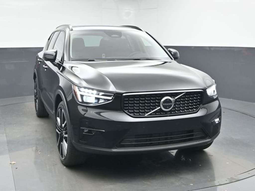 New 2026 Volvo XC40 B5 Ultra SUV