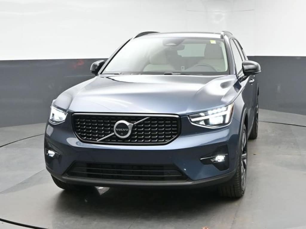 New 2026 Volvo XC40 B5 Plus SUV