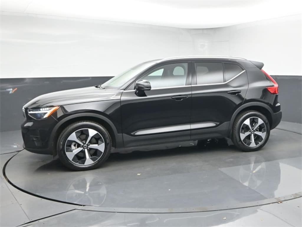 Used 2025 Volvo XC40 B5 Plus Bright Theme SUV
