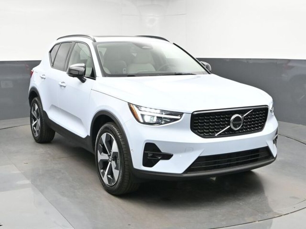 New 2026 Volvo XC40 B5 Plus SUV