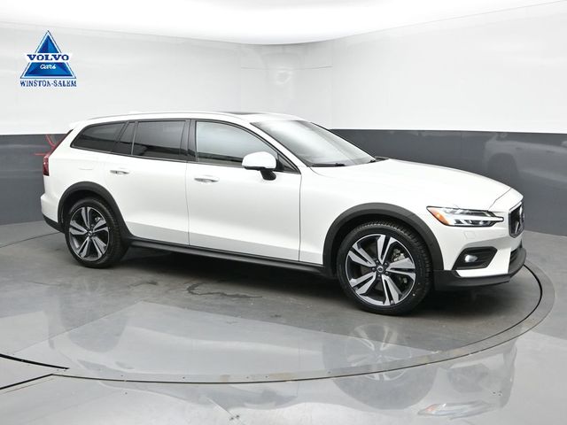 2025 Volvo V60 Cross Country
