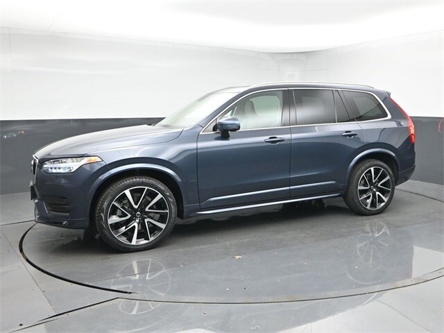 2022 Volvo XC90 T6 Momentum photo 4