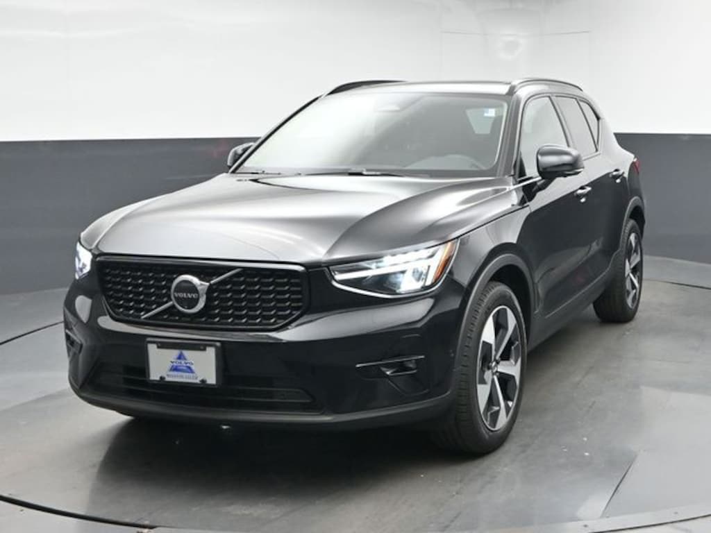 Used 2025 Volvo XC40 B5 Plus Dark Theme SUV