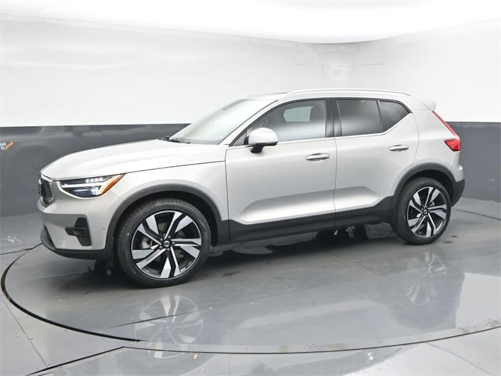 Used 2024 Volvo XC40 B5 Plus Bright Theme SUV