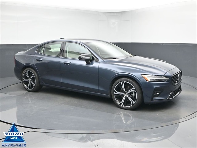 2024 Volvo S60 B5 Ultimate Dark Theme