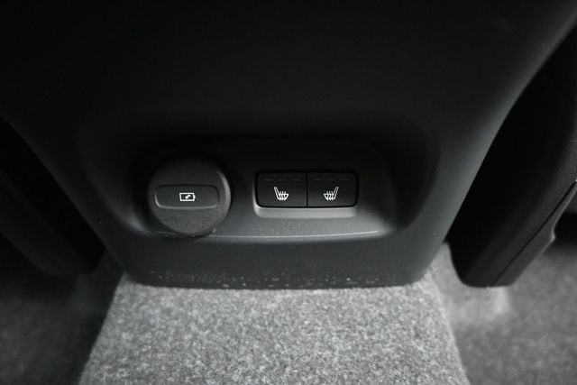2024 Volvo XC40 Plus - Photo 32
