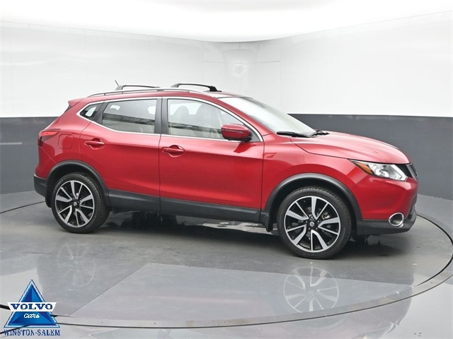 2017 Nissan Rogue Sport SL's photo