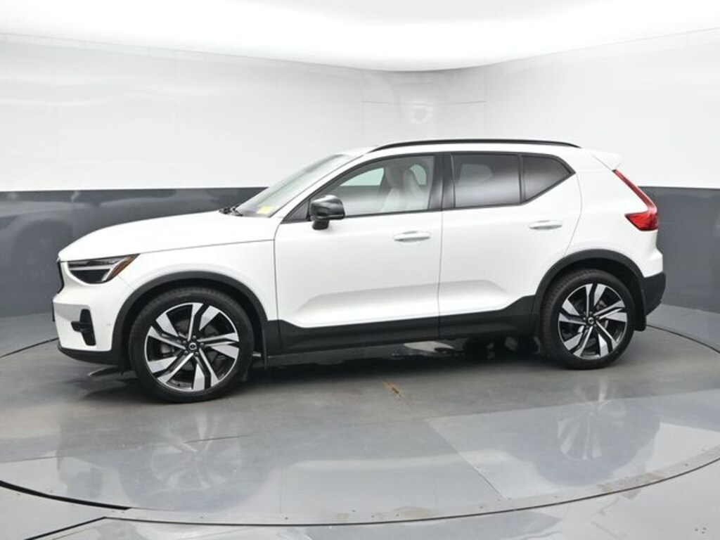 Used 2023 Volvo XC40 B5 Plus Dark Theme SUV