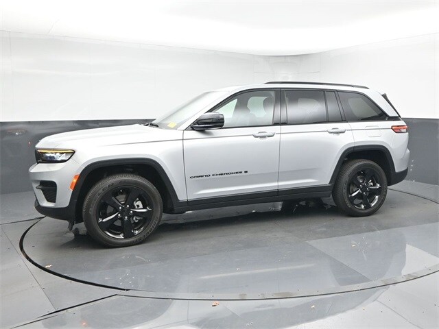2025 Jeep Grand Cherokee Altitude X photo 4