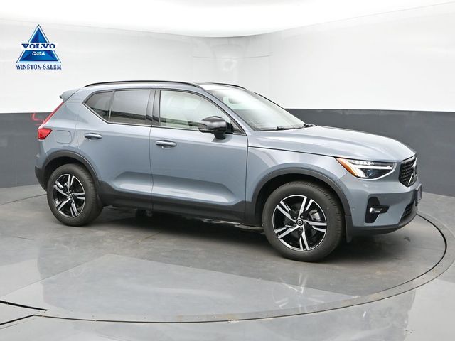 2023 Volvo XC40 B5 Plus Dark AWD's photo