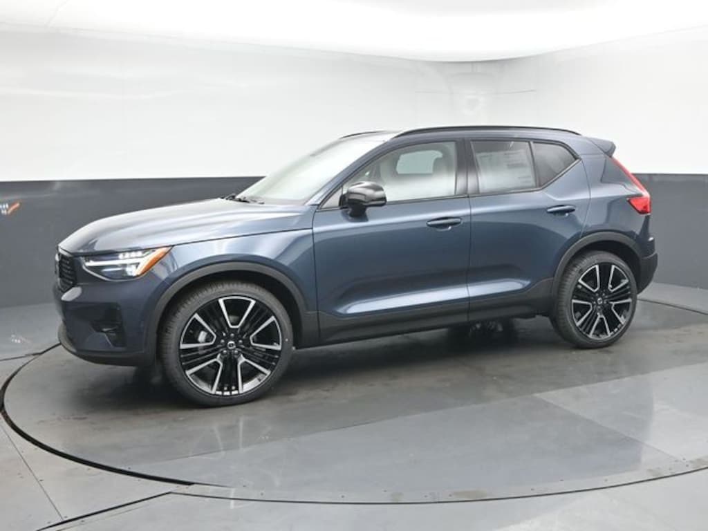 New 2026 Volvo XC40 B5 Ultra SUV
