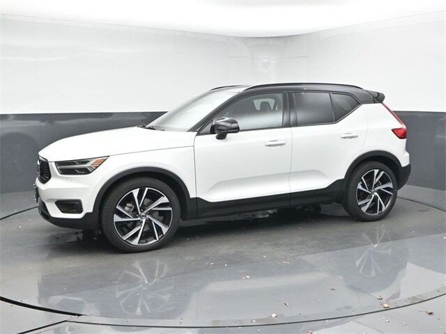 2021 Volvo XC40 R-Design photo 4