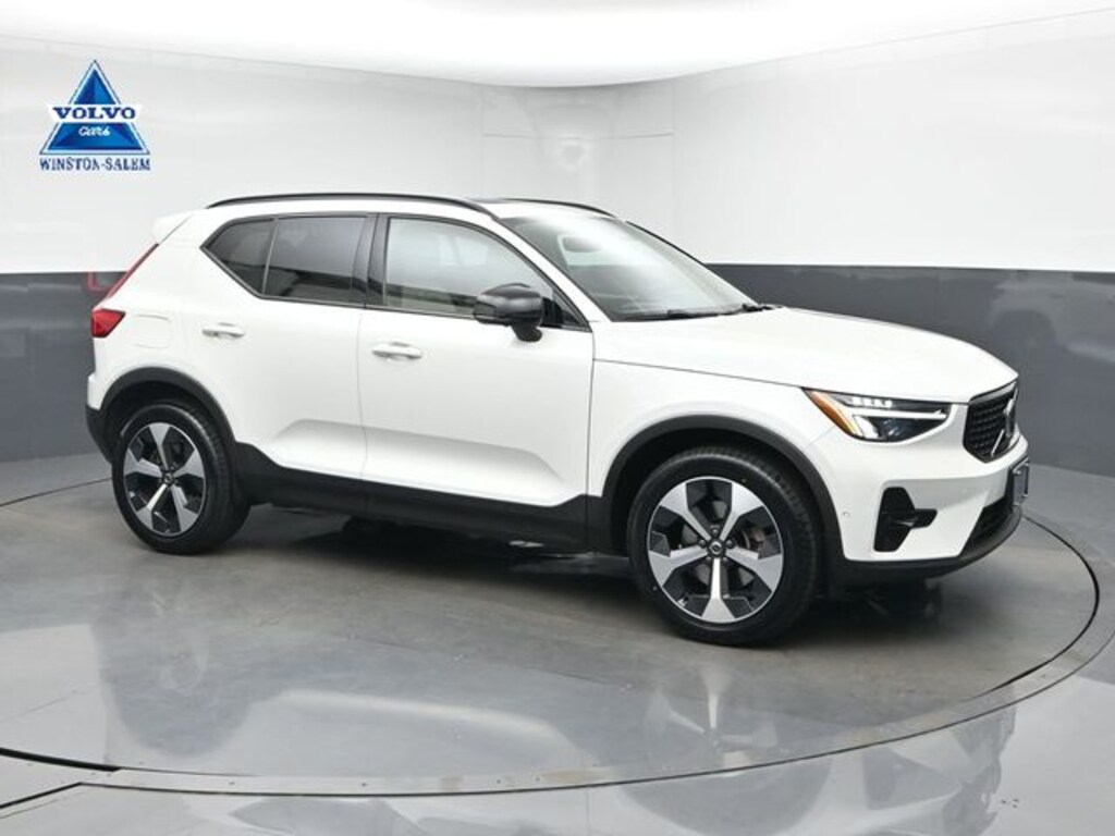 Used 2023 Volvo XC40 B5 Plus Dark Theme SUV
