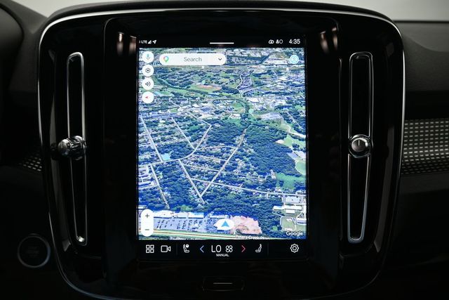 2024 Volvo XC40 Plus - Photo 13