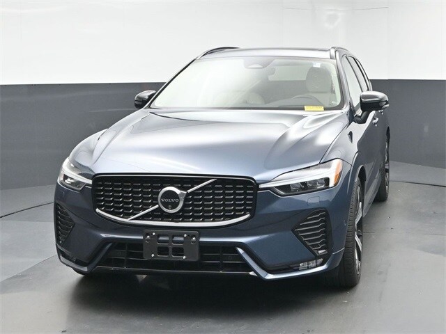 2024 Volvo XC60 B5 Ultimate photo 3