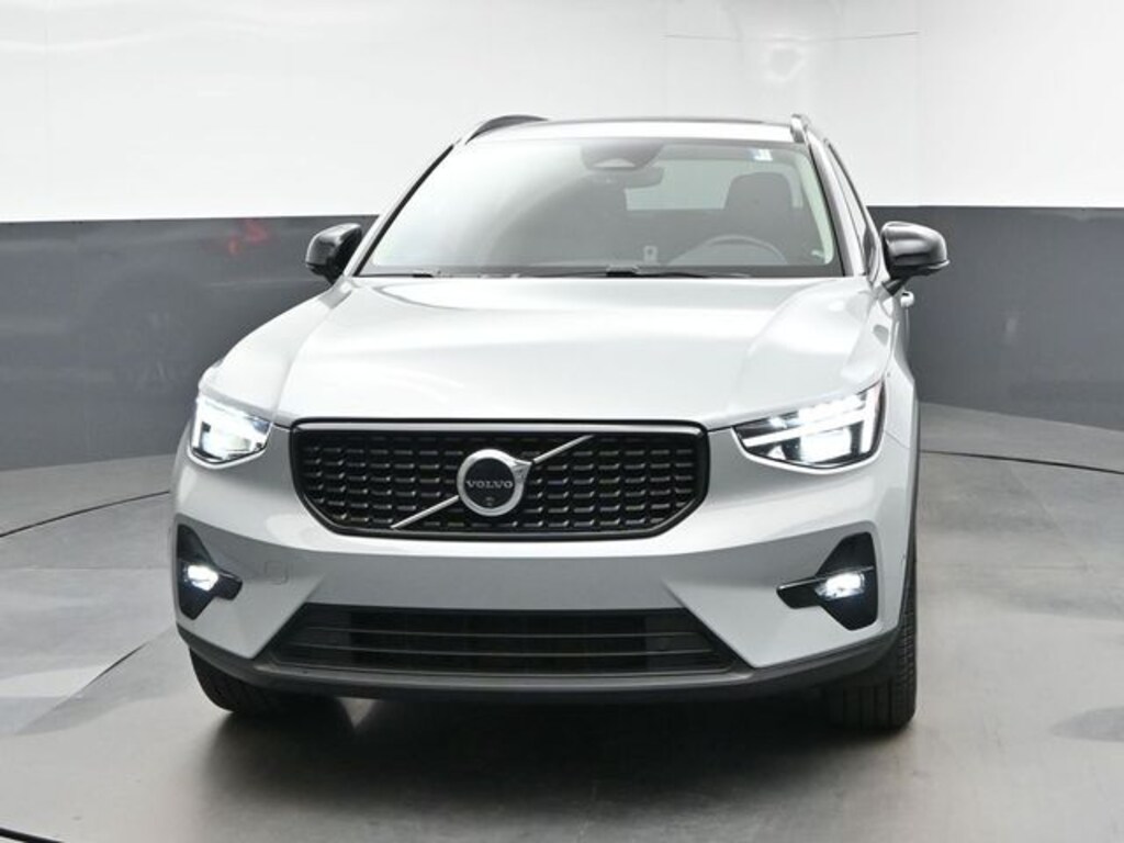 Used 2025 Volvo XC40 B5 Plus Dark Theme SUV