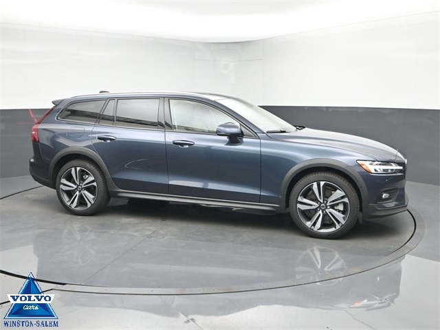 2026 Volvo V60 Cross Country Plus's photo
