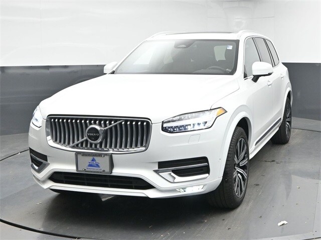 2023 Volvo XC90 B5 Plus photo 3