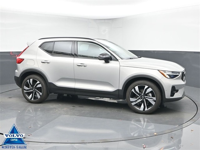 2025 Volvo XC40 Plus