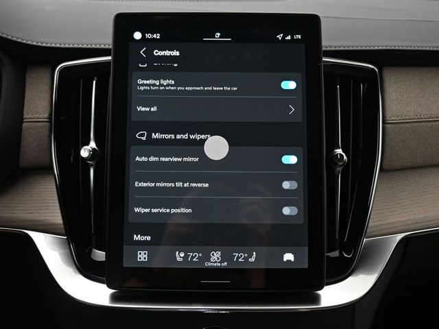 2026 Volvo XC90 Plus - Photo 18