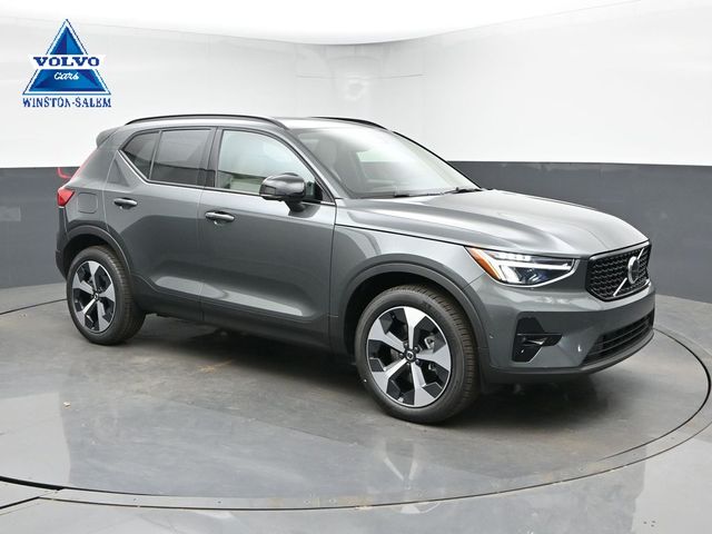 2026 Volvo XC40 B5 Plus Dark AWD's photo