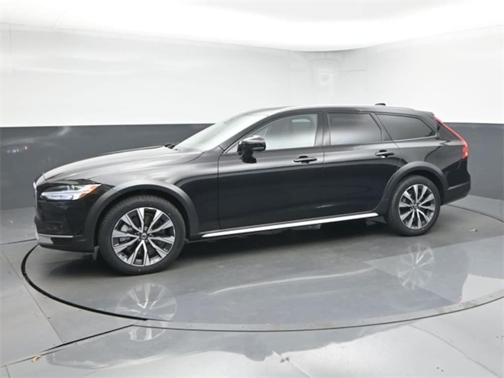 Used 2024 Volvo V90 Cross Country B6 Wagon