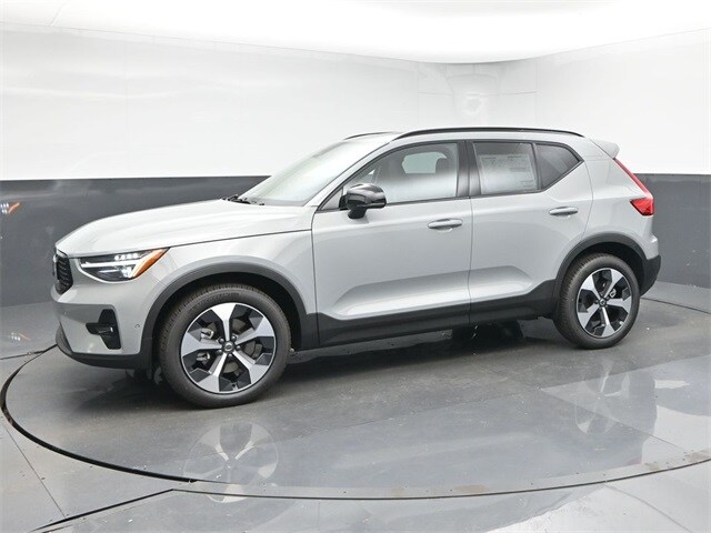 2026 Volvo XC40 Plus photo 4
