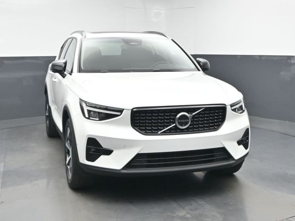 Used 2024 Volvo XC40 B5 Plus Dark Theme SUV