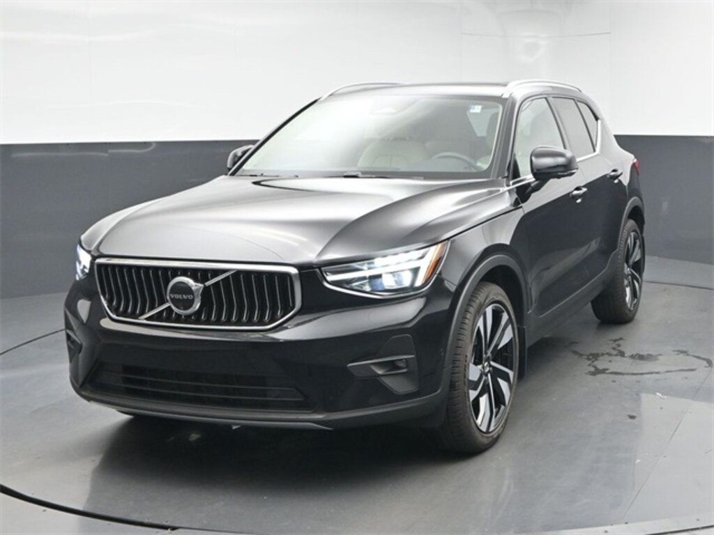 Used 2024 Volvo XC40 B5 Plus Bright Theme SUV