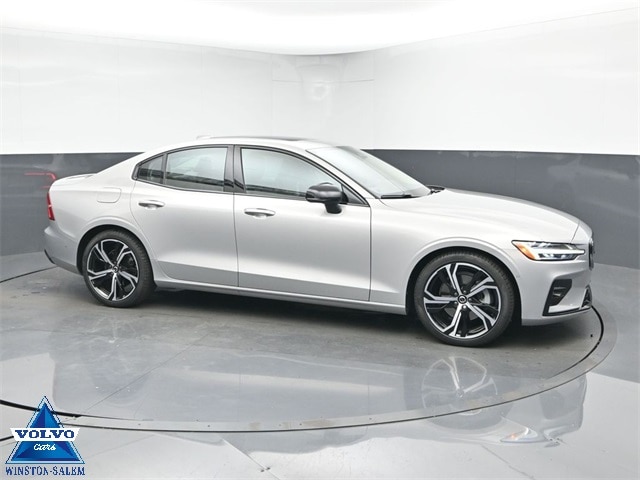 2025 Volvo S60 Plus's photo