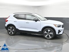 2025 Volvo XC40 B5 Plus Dark Theme SUV