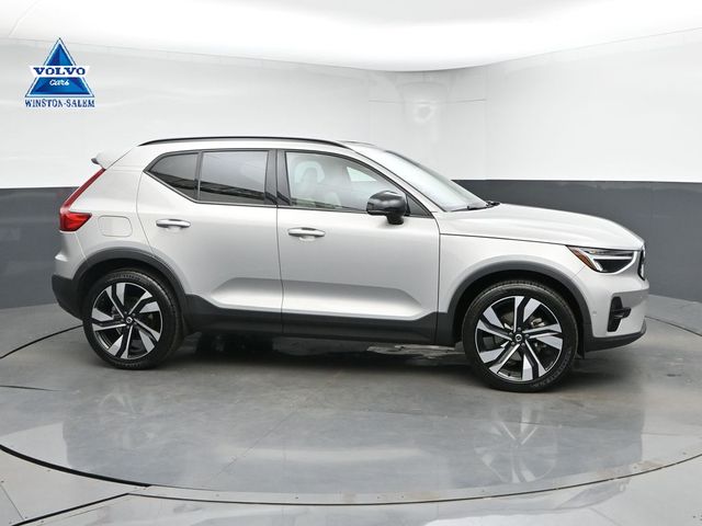 2023 Volvo XC40 B5 Plus Dark AWD's photo