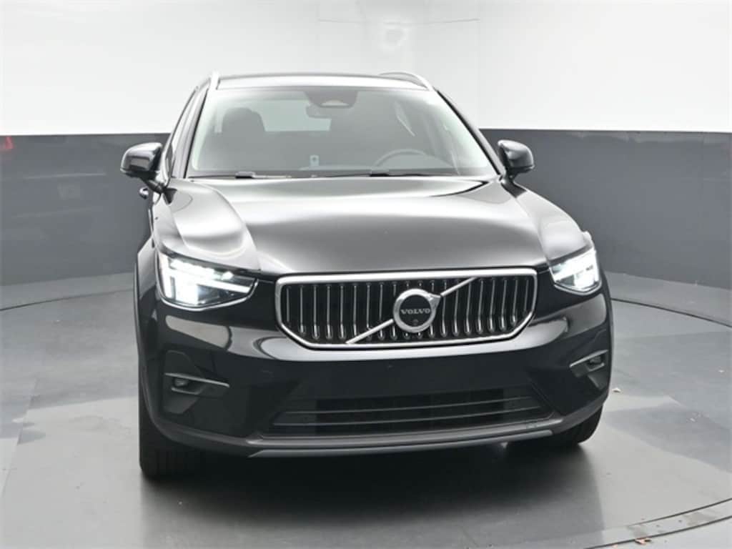 Used 2025 Volvo XC40 B5 Plus Bright Theme SUV