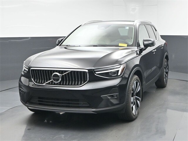 2024 Volvo XC40 Plus photo 3