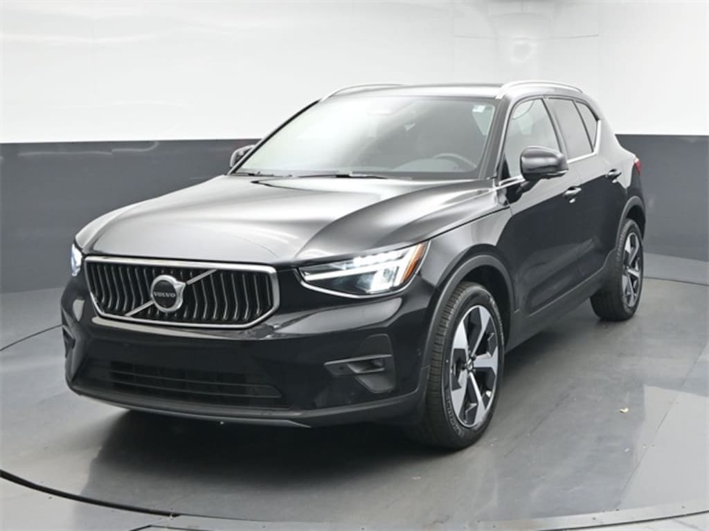 Used 2025 Volvo XC40 B5 Plus Bright Theme SUV