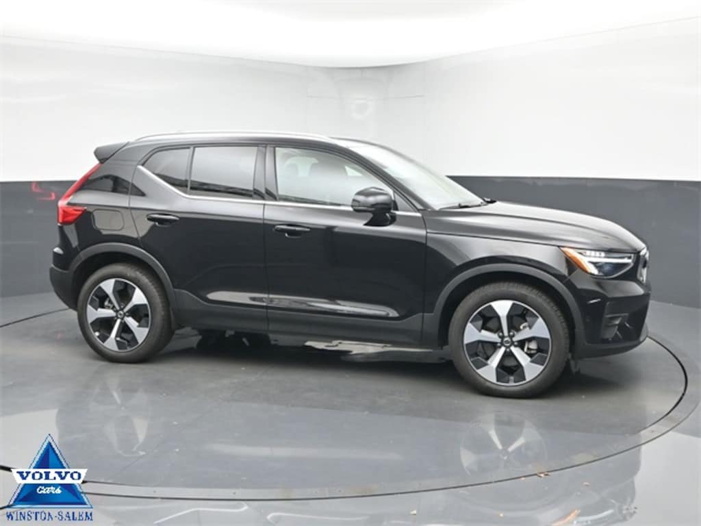 Used 2025 Volvo XC40 B5 Plus Bright Theme SUV