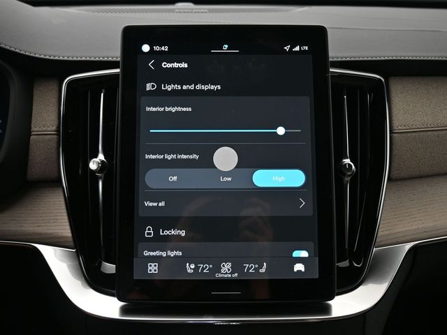 2026 Volvo XC90 Plus - Photo 17