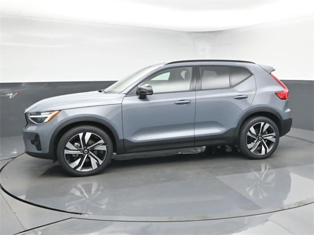 Used 2023 Volvo XC40 B5 Plus Dark Theme SUV