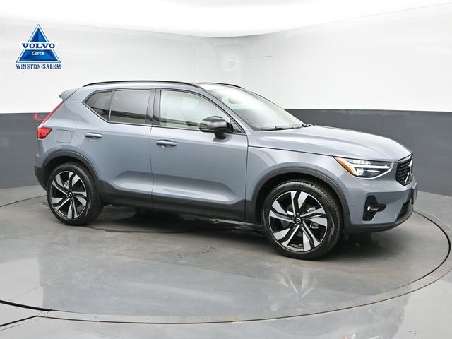 2023 Volvo XC40 B5 Ultimate Dark AWD's photo