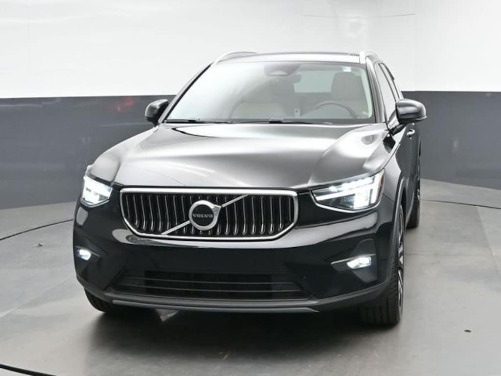 Used 2023 Volvo XC40 B5 Plus Bright Theme SUV