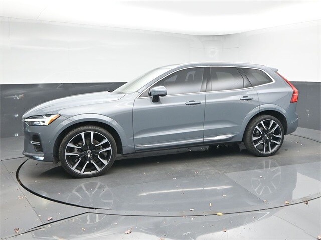 2023 Volvo XC60 B5 Ultimate photo 2