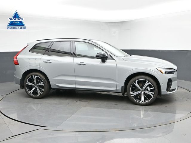 2025 Volvo XC60 B5 Ultra Dark AWD's photo