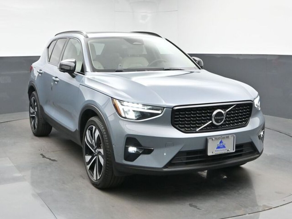 Used 2023 Volvo XC40 B5 Plus Dark Theme SUV