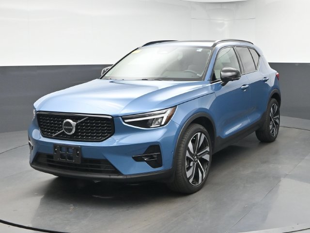Used 2024 Volvo XC40 B5 Plus Dark Theme SUV
