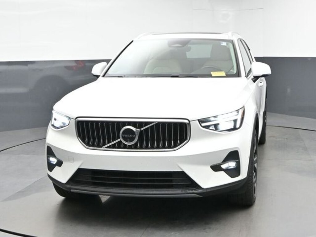 Used 2024 Volvo XC40 B5 Plus Dark Theme SUV