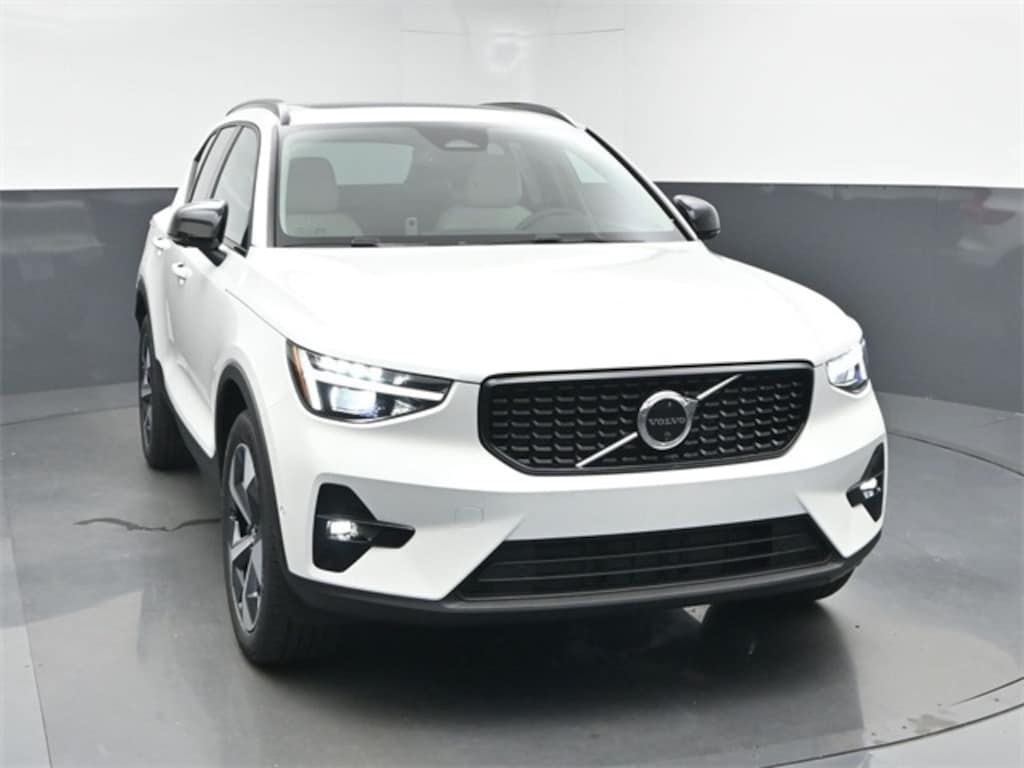 New 2026 Volvo XC40 B5 Plus SUV