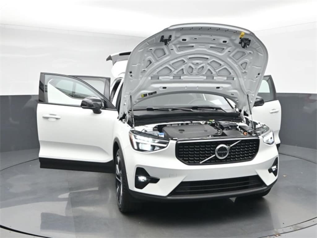Used 2024 Volvo XC40 B5 Plus Dark Theme SUV