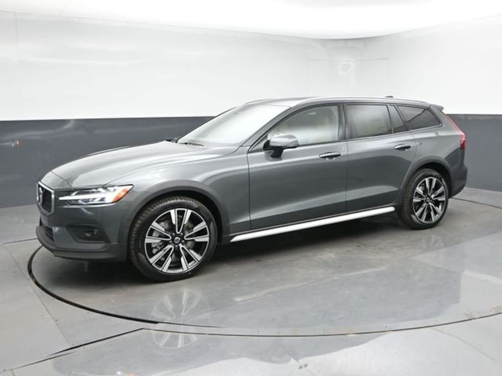 New 2026 Volvo V60 Cross Country B5 Ultra Wagon