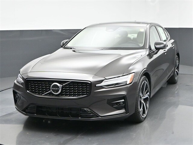 2025 Volvo S60 B5 Plus photo 3