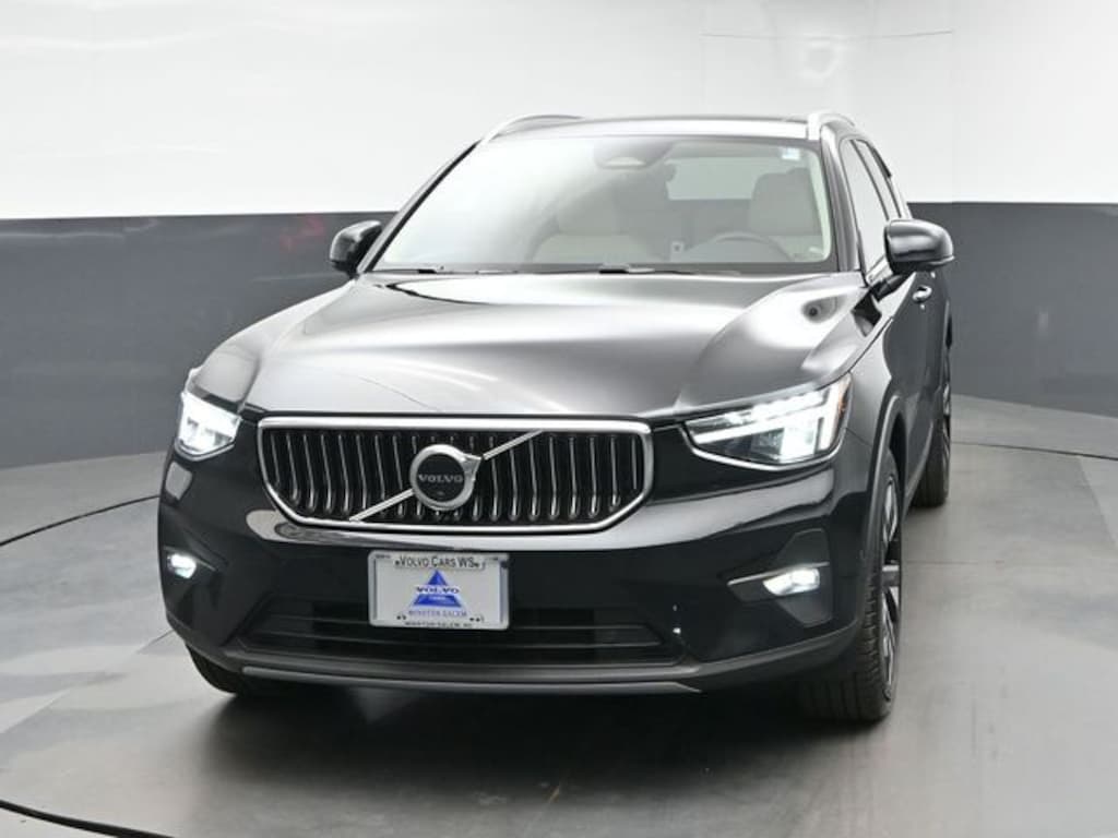 Used 2023 Volvo XC40 B5 Plus Bright Theme SUV